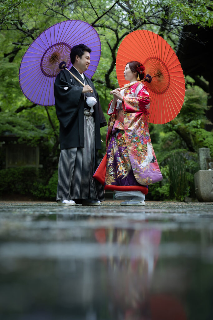 徳島の瑞巌寺でウェディングフォトを撮影する新郎新婦